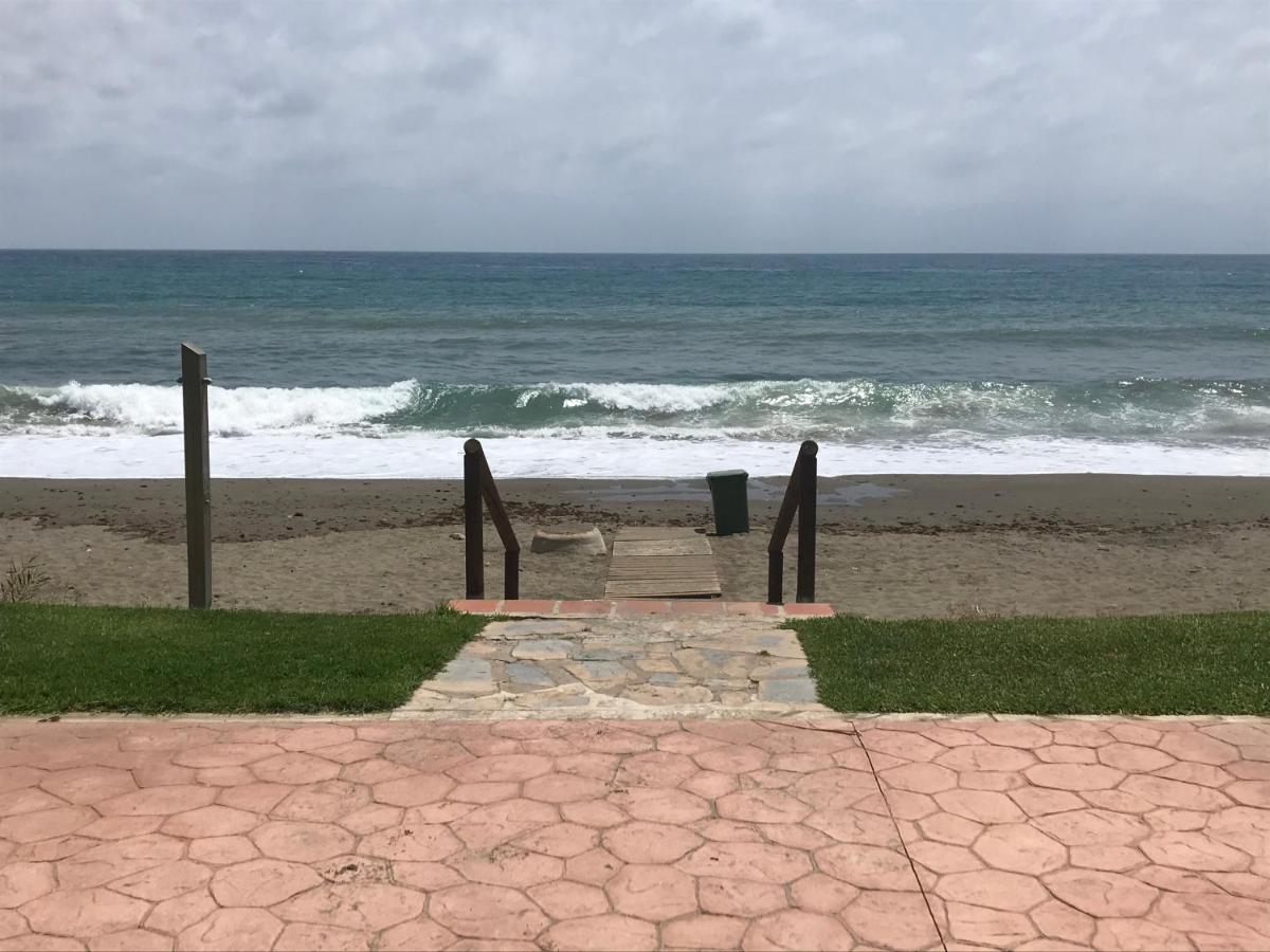 Marbella - Estepona Beach Frontline Apartment Exterior photo