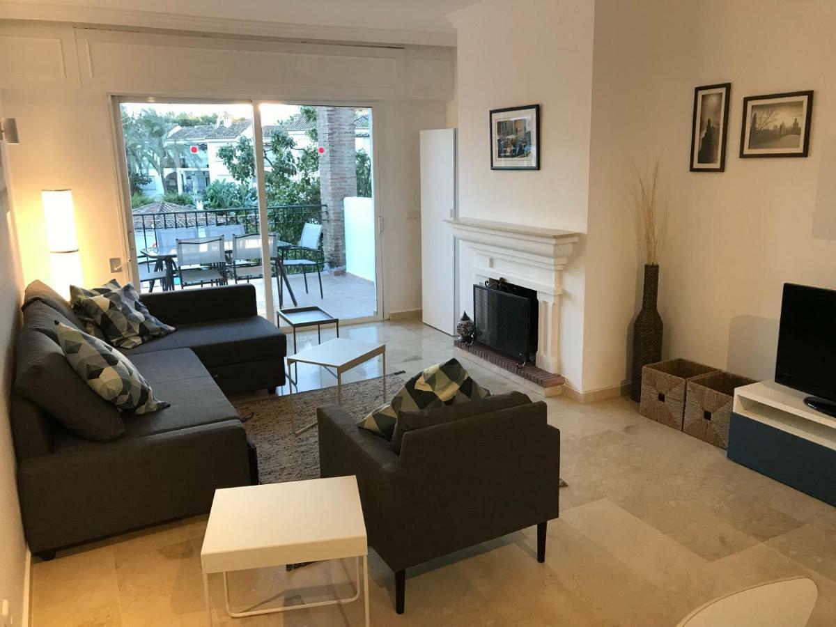 Marbella - Estepona Beach Frontline Apartment Exterior photo