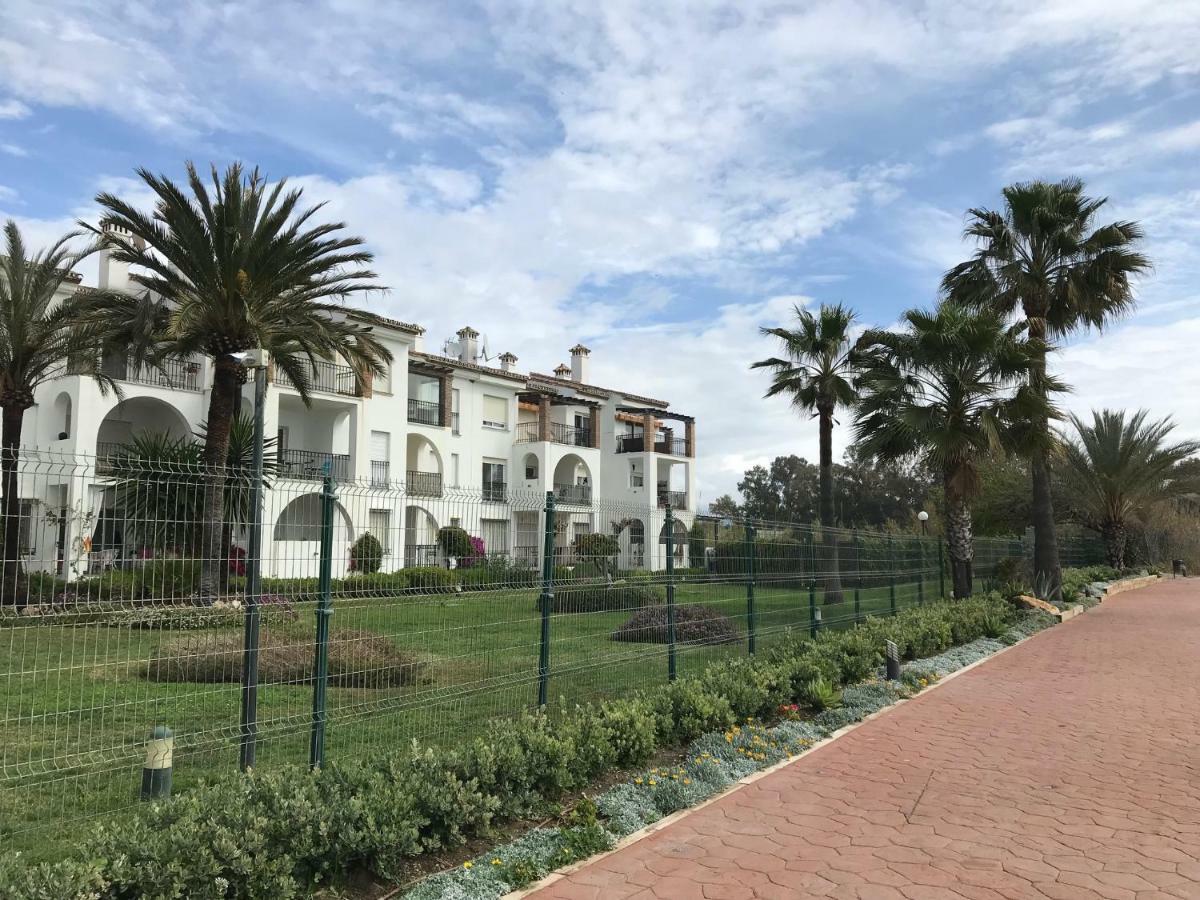 Marbella - Estepona Beach Frontline Apartment Exterior photo